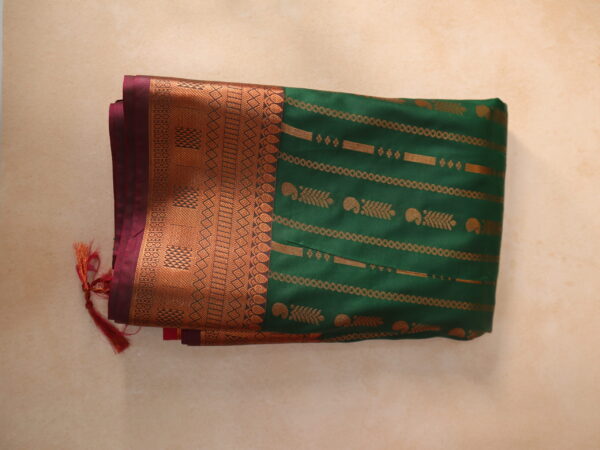 Sirumugai Vairaooshi Pattu Saree - Emerald Green with Burgundy Border